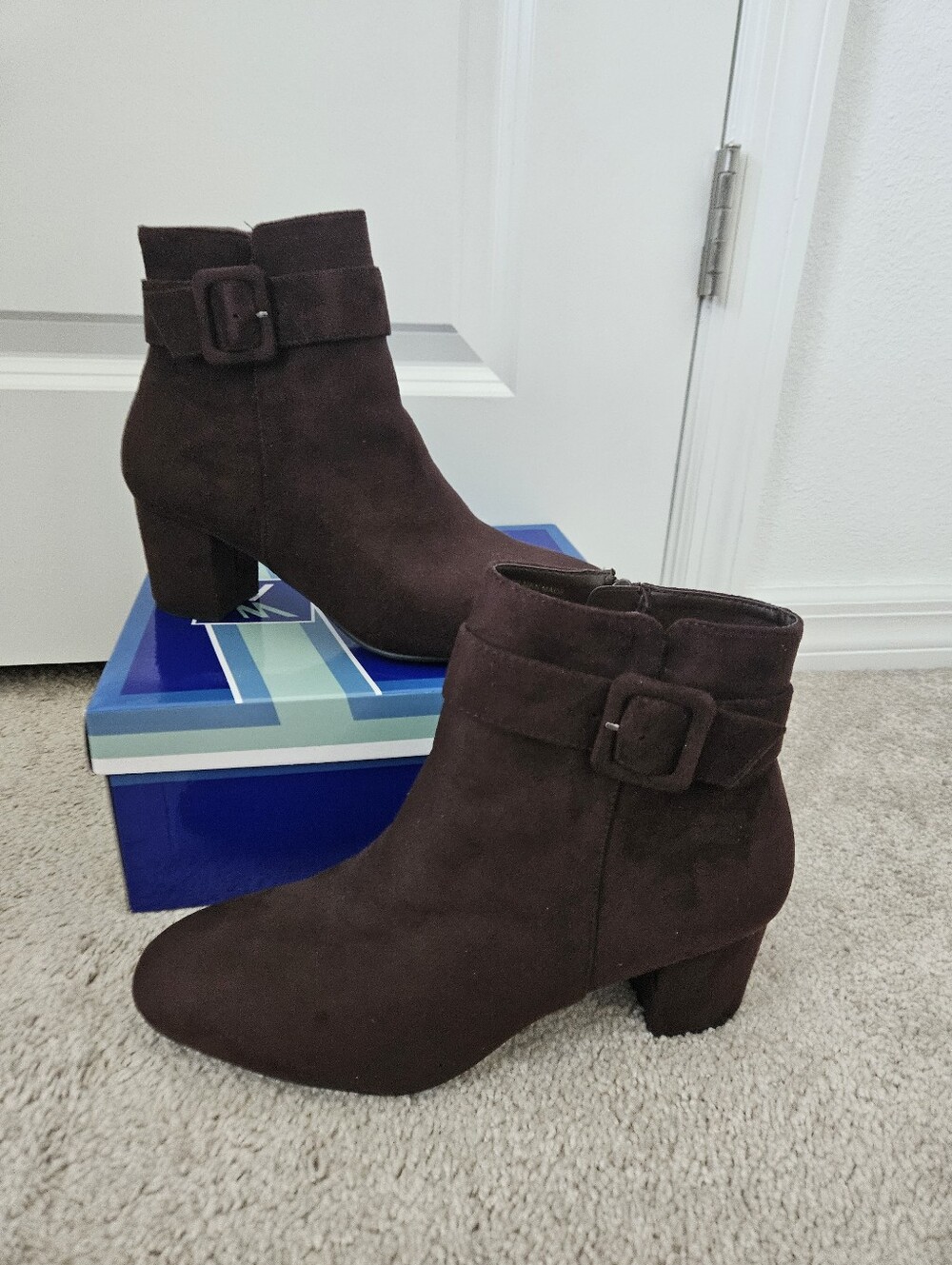 New in Box White Mountain Freckly Block Heel Boot Womens Size US 11 Dark Brown